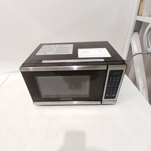 BLACK + DECKER DIGITAL PUSH BUTTON DOOR MICROWAVE OVEN - 700W - BLACK/STAINLESS STEEL (MODEL: EM720CB7-P) image 4