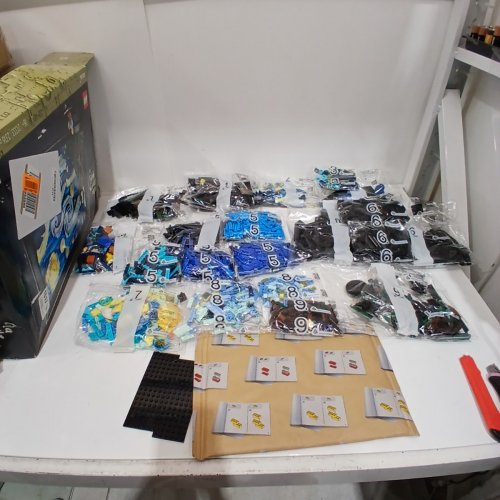 2316PC LEGO IDEAS VINCENT VAN GOGH'S "THE STARRY NIGHT" 3D ART BUILDING SET FOR ADULTS (MODEL: 21333) image 2