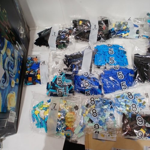 2316PC LEGO IDEAS VINCENT VAN GOGH'S "THE STARRY NIGHT" 3D ART BUILDING SET FOR ADULTS (MODEL: 21333) image 3