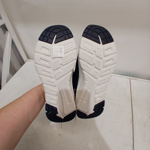SKECHERS SWIFT FIT SHOES - SIZE 7 - NAVY (ITEM: 2566407) image 3