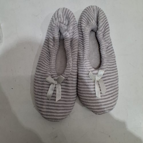 WOMEN'S RUBBER BOTTOM STRIPED SLIPPERS - SIZE 7-8 - WHITE/GREY image 2