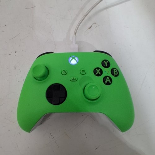 MICROSOFT XBOX WIRELESS CONTROLLER - VELOCITY GREEN (MODEL: E2MICQAU00090) image 2