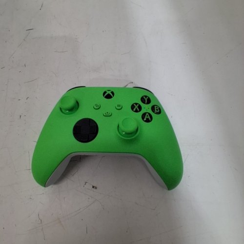 MICROSOFT XBOX WIRELESS CONTROLLER - VELOCITY GREEN (MODEL: E2MICQAU00090) image 4