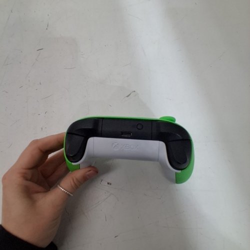 MICROSOFT XBOX WIRELESS CONTROLLER - VELOCITY GREEN (MODEL: E2MICQAU00090) image 5