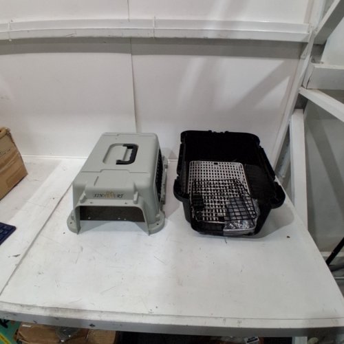 HARD-SIDED PET CARRIER - 14" X 18" - GRAY AND BLACK image 2