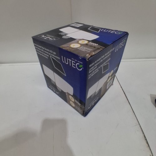 LUTEC MOTION ACTIVATED SOLAR SECURITY LED FLOOD LIGHT - 5000K - 3000LM - WHITE (MODEL: 1937995) image 2