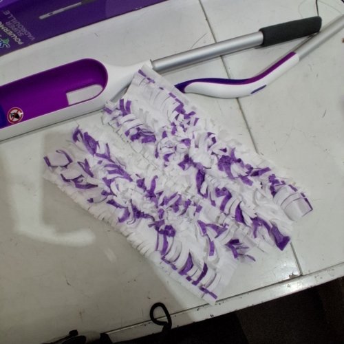 SWIFFER POWERMOP MULTI-SURFACE MOP KIT WITH 2 MOPPING PAD REFILLS, 1 FLOOR CLEANING SOLUTION WITH FRESH SCENT AND 2 BATTERIES - PURPLE AND WHITE image 3