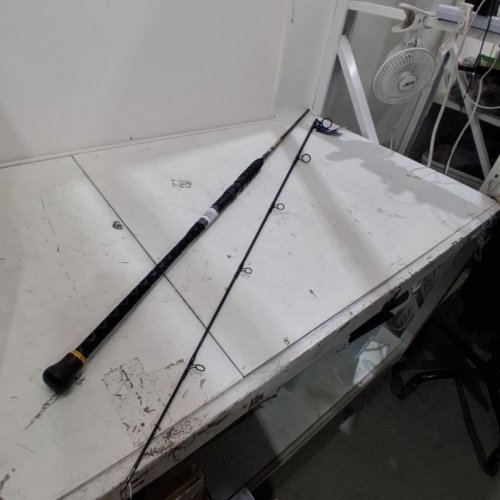 2PC PENN FISHING ROD - 8FT MEDIUM HEAVY, 20-40 LBS, 3/4-2 OZ LURE - BLACK (MODEL: BTLV1225S802MH) image 2