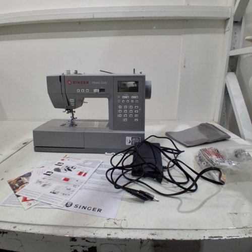 SINGER HEAVY DUTY 6800C COMPUTERIZED SEWING MACHINE WITH ACCESSORY KIT - GREY - (MODEL: HD6800C) image 4