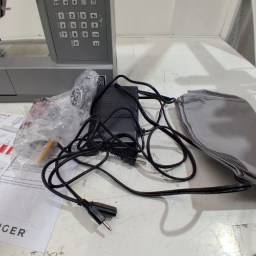 SINGER HEAVY DUTY 6800C COMPUTERIZED SEWING MACHINE WITH ACCESSORY KIT - GREY - (MODEL: HD6800C) image 5