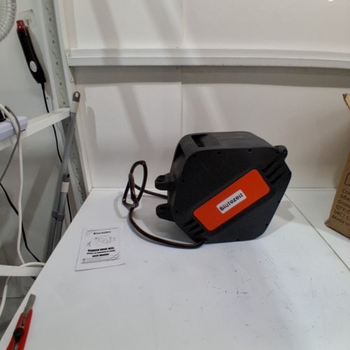 BLÜTEZEIT RETRACTABLE GARDEN HOSE REEL WITH HOSE AND 9 FUNCTION NOZZLE - 180° SWIVEL BRACKET - 65FT- GREY/ ORANGE ( MODEL: ‎HR-20M-HY-BR ) image 2