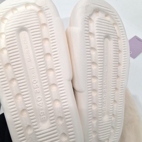 UNISEX MELLOW FLUFFY AND SOFT SANDALS - SIZE 39-40 - OFF WHITE / CREAM image 3