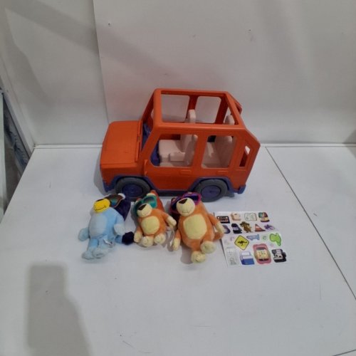 BLUEY BUDDIES BIG HEELER 4WD WITH OPENING HOOD AND PLUSH FAMILY - MULTI-COLOUR (MODEL: 19117) image 2