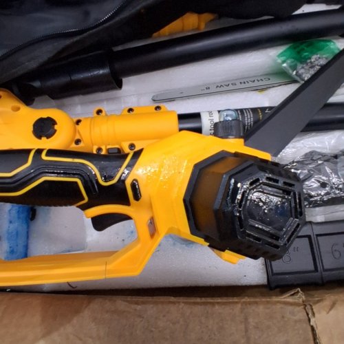 2-IN-1 CORDLESS POLE SAW CHAINSAW - 8" BLADE 12FT MAX LENGTH - YELLOW/BLACK image 5