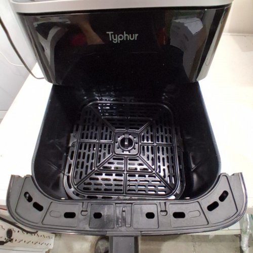 TYPHUR SYNC 9-IN-1 SMART AIR FRYER WITH BUILT-IN WIRELESS THERMOMETER - 8QT - WITH PFAS FREE CERAMIC NONSTICK BASKET FOR QUICK EASY MEALS - BLACK (MODEL: AF13) image 3