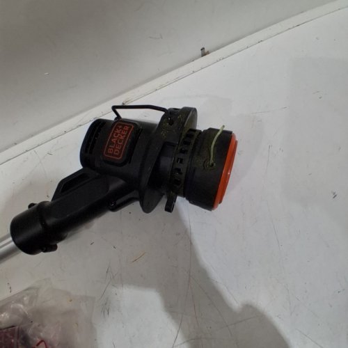 BLACK+DECKER CORDLESS STRING TRIMMER/EDGER WITH BATTERY - 10" - 20V - BLACK/ORANGE (MODEL: LST201) image 3