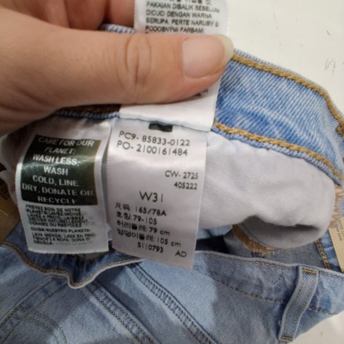 WOMEN'S LEVI'S 501 MID THIGH SHORTS - 31 - WELL SURE/MID WASH - (STYLE: 85833-0122) image 2