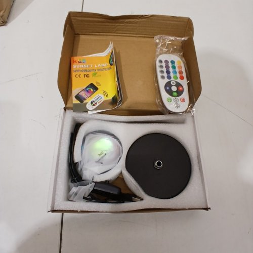 ADJUSTABLE USB SUNSET PROJECTOR LAMP WITH ASSORTED COLOURS - SUNSET MULTI image 2