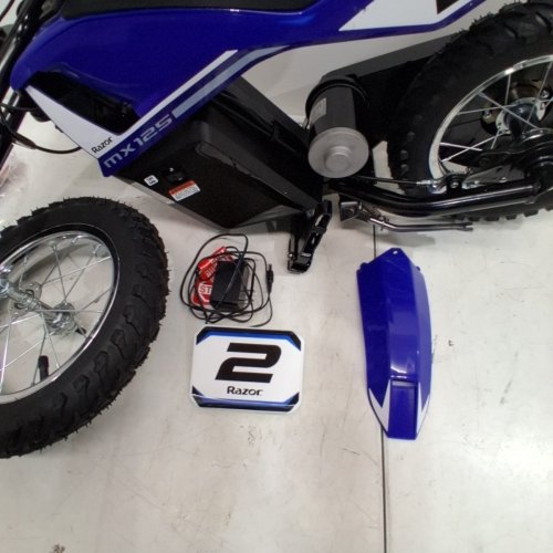 RAZOR KIDS MX125 DIRT ROCKET ELECTRIC BIKE WITH REAR WHEEL DRIVE - KIDS 7 AND UP - 13KM/H - 100W BLUE (MODEL:15118244) image 4