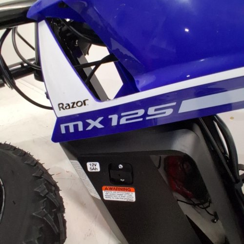 RAZOR KIDS MX125 DIRT ROCKET ELECTRIC BIKE WITH REAR WHEEL DRIVE - KIDS 7 AND UP - 13KM/H - 100W BLUE (MODEL:15118244) image 6