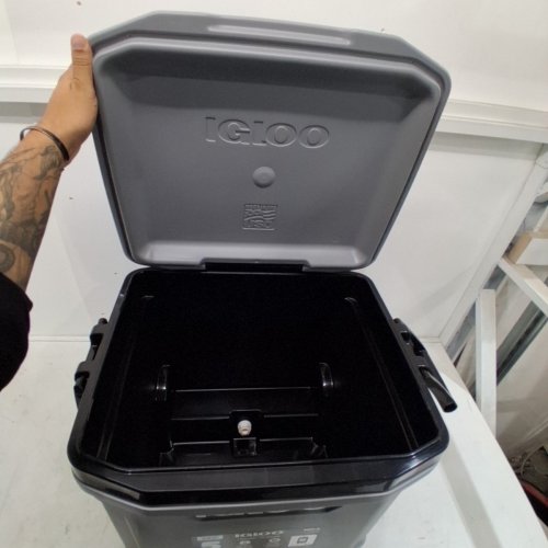 IGLOO MAXCOLD LATITUDE ROLLER COOLER - 62 QT - GREY / BLACK image 4