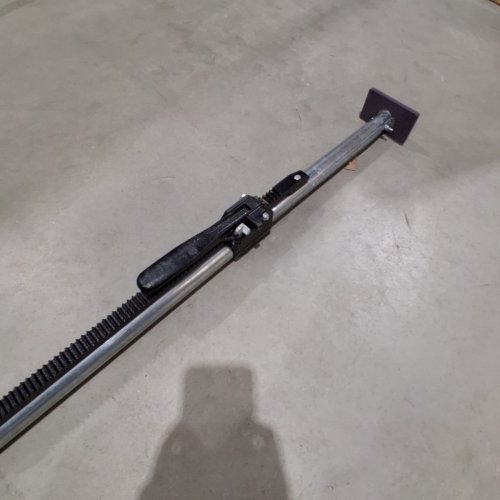 VEVOR HEAVY-DUTY ADJUSTABLE CARGO BAR WITH NON-SLIP FOOT PADS - 59" TO 73" - SILVER/BLACK (MODEL: CB1203SV) image 3