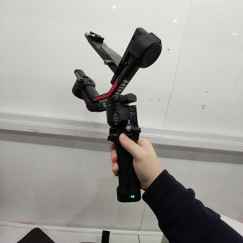 DJI RS 4 PRO 3-AXIS GIMBAL STABILIZER FOR DSLR AND MIRRORLESS CAMERAS - 10LBS PAYLOAD - BLACK (MODEL: 6941565974686 | DRS4P) image 3