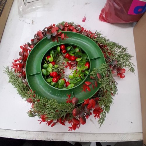 VEASFAK RED BERRIES CHRISTMAS WREATH CHRISTMAS DECORATION - 12" - RED GREEN image 4