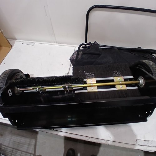 VEVOR STEEL PUSH LAWN LEAF & GRASS SWEEPER AND COLLECTOR WITH 4 SPINNING BRUSHES - 26" - 7 CU. FT. MESH COLLECTION HOPPER BAG - BLACK (MODEL: GT1110) image 4
