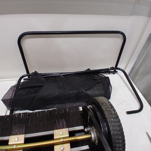 VEVOR STEEL PUSH LAWN LEAF & GRASS SWEEPER AND COLLECTOR WITH 4 SPINNING BRUSHES - 26" - 7 CU. FT. MESH COLLECTION HOPPER BAG - BLACK (MODEL: GT1110) image 5