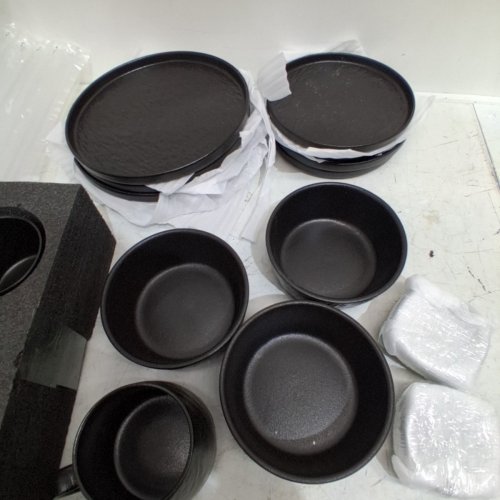 15PC DINNERWARE SET WITH MATTE CERAMIC PORCELAIN PLATES, BOWLS, & MUGS, SERVICE FOR 4 - BLACK image 4