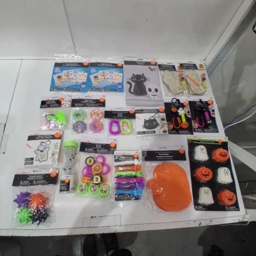20PC+ HALLOWEEN PARTY FAVORS AND DECORATIONS = MULTICOLOUR image 2