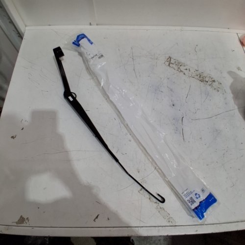 GM DRIVER SIDE WINDSHIELD WIPER ARM - FITS VARIOUS VEHICLES - 24.1" - BLACK (ITEM: 95971328) image 2