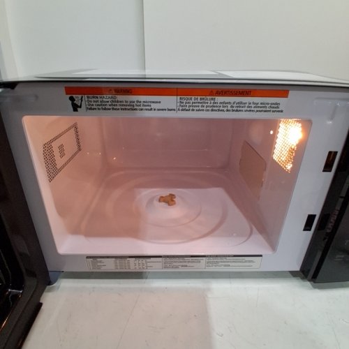 BLACK + DECKER 10 POWER LEVEL COMPACT COUNTERTOP MICROWAVE - 0.7 CU.FT / 700W - BLACK (MODEL: EM720CP7/CA) image 3