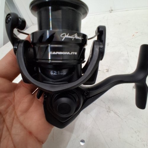 BPS JOHNNY MORRIS CARBONLITE 3000 SPINNING REEL - 6.2:1 GEAR RATIO - BLACK (MODEL: 3000) image 4