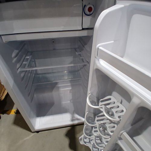 DANBY COUNTER‑HIGH COMPACT REFRIGERATOR WITH ENERGY STAR FULL‑WIDTH FREEZER CANSTOR BEVERAGE DISPENSER & REVERSIBLE DOOR - 3.2 CU FT - WHITE (MODEL: DCR032A2WDD) image 3