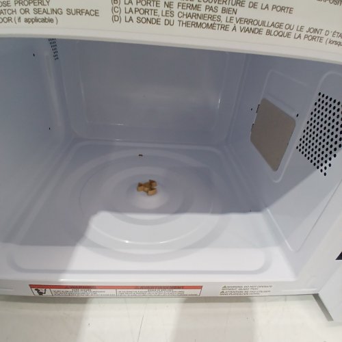 FRIGIDAIRE COUNTERTOP MICROWAVE OVEN - 1.1 CU. FT - 900W - WHITE (MODEL: EMW1154) image 4