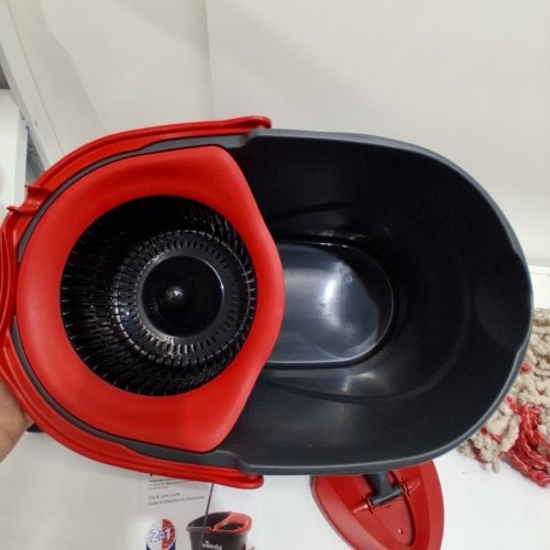 VILEDA EASYWRING SPIN MOP AND BUCKET SYSTEM WITH 2 EXTRA REFILL HEADS AND TELESCOPIC HANDLE - BLACK/RED (MODEL: 1898219) image 4