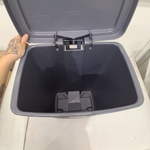 RUBBERMAID STEP-ON PEDAL BIN - 31.4 LITRES - GREY (MODEL: FG284187CYLND) image 3