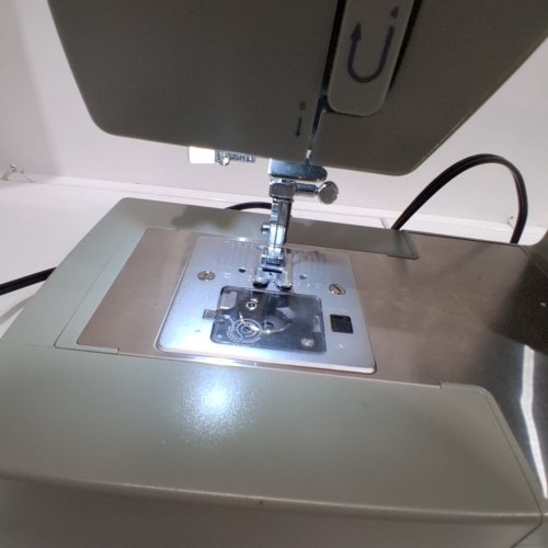 SINGER 4452 HEAVY DUTY SEWING MACHINE, GREY image 2