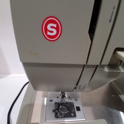 SINGER 4452 HEAVY DUTY SEWING MACHINE, GREY image 5