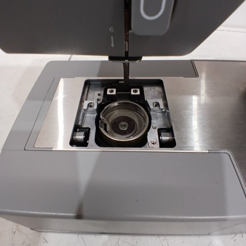 SINGER HEAVY DUTY SEWING MACHINE WITH EXTENSION TABLE & ACCESSORY KIT - STRONG MOTOR WITH ENHANCED PIERCING POWER, 110 STITCH APPLICATIONS, FULL METAL FRAME, 1-STEP BUTTONHOLE & LED LIGHT - GREY (MODEL: HD6380M) image 4