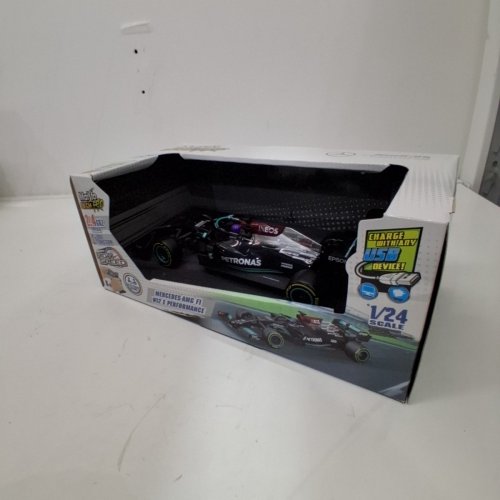 MAISTO TECH RC REMOTE CONTROL CAR WITH PISTOL GRIP CONTROLS - 1:24 SCALE - MERCEDES AMG F1 W12 E PERFORMANCE LEWIS HAMILTON (2021) (MODEL: 82355) image 4