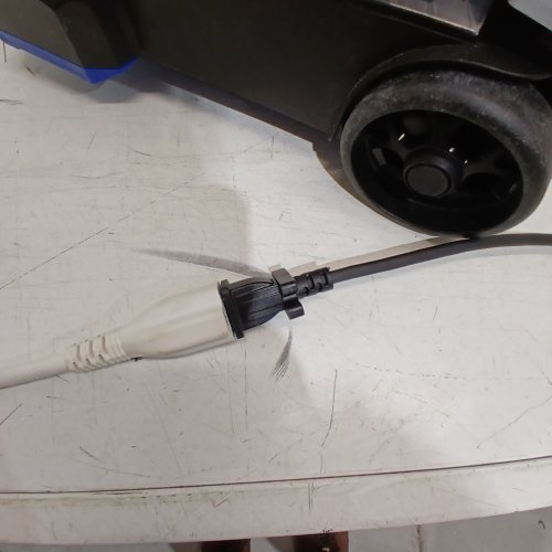 BISSELL CLEANVIEW SWIVEL VACUUM WITH TRIPLE ACTION BRUSH ROLL - BLACK/BLUE (MODEL: 3832C) image 2