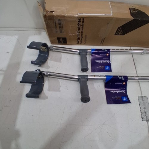 GUARDIAN MEDLINE FOREARM CRUTCHES - YOUTH FITS USERS 4FT 2" - 5FT 2", 250LB - SILVER (MODEL: MDS805162) image 3