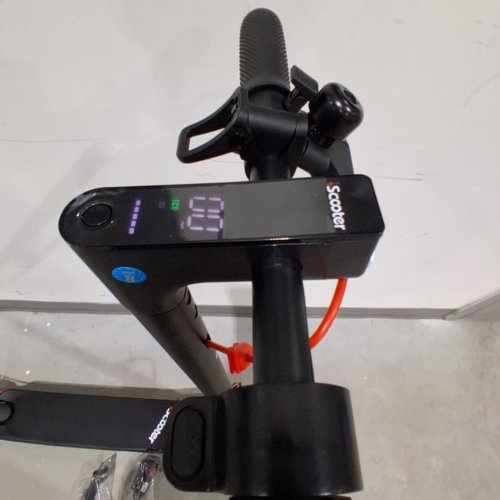 ISCOOTER ELECTRIC FOLDABLE LIGHTWEIGHT COMMUTER SCOOTER - 20-25 KM RANGE - 350W - BLACK / RED (MODEL:I8M) image 2