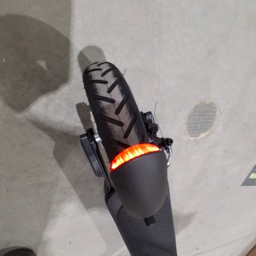 ISCOOTER ELECTRIC FOLDABLE LIGHTWEIGHT COMMUTER SCOOTER - 20-25 KM RANGE - 350W - BLACK / RED (MODEL:I8M) image 7