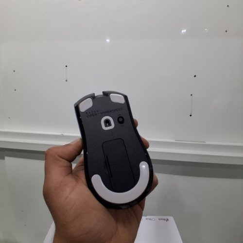 RAZER VIPER V3 HYPERSPEED WIRELESS ESPORTS GAMING MOUSE - 82G LIGHTWEIGHT DESIGN, 30K DPI OPTICAL SENSOR, UP TO 280 HR BATTERY LIFE, HYPERSPEED WIRELESS - CLASSIC BLACK (MODEL: RZ01-0491) image 4