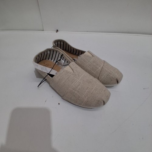 WOMEN'S TIME AND TRU CANVAS SLIP-ON SHOES - SIZE 7 - BEIGE (STYLE: 22HARMONYM26) image 3