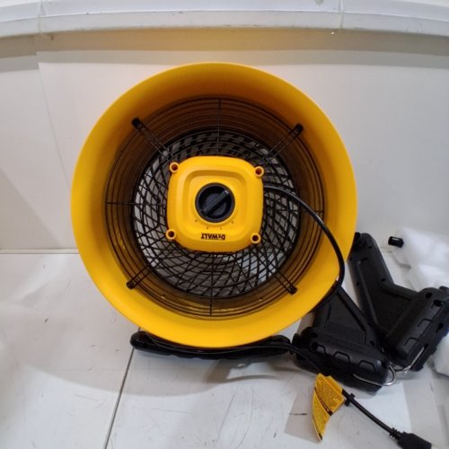 DEWALT 360° ADJUSTABLE TILTING AIRFLOW FLOOR FAN WITH 3-SPEED - 4000 CFM MAX - 16" - YELLOW / BLACK (MODEL : DXF1616/ 9631000) image 2